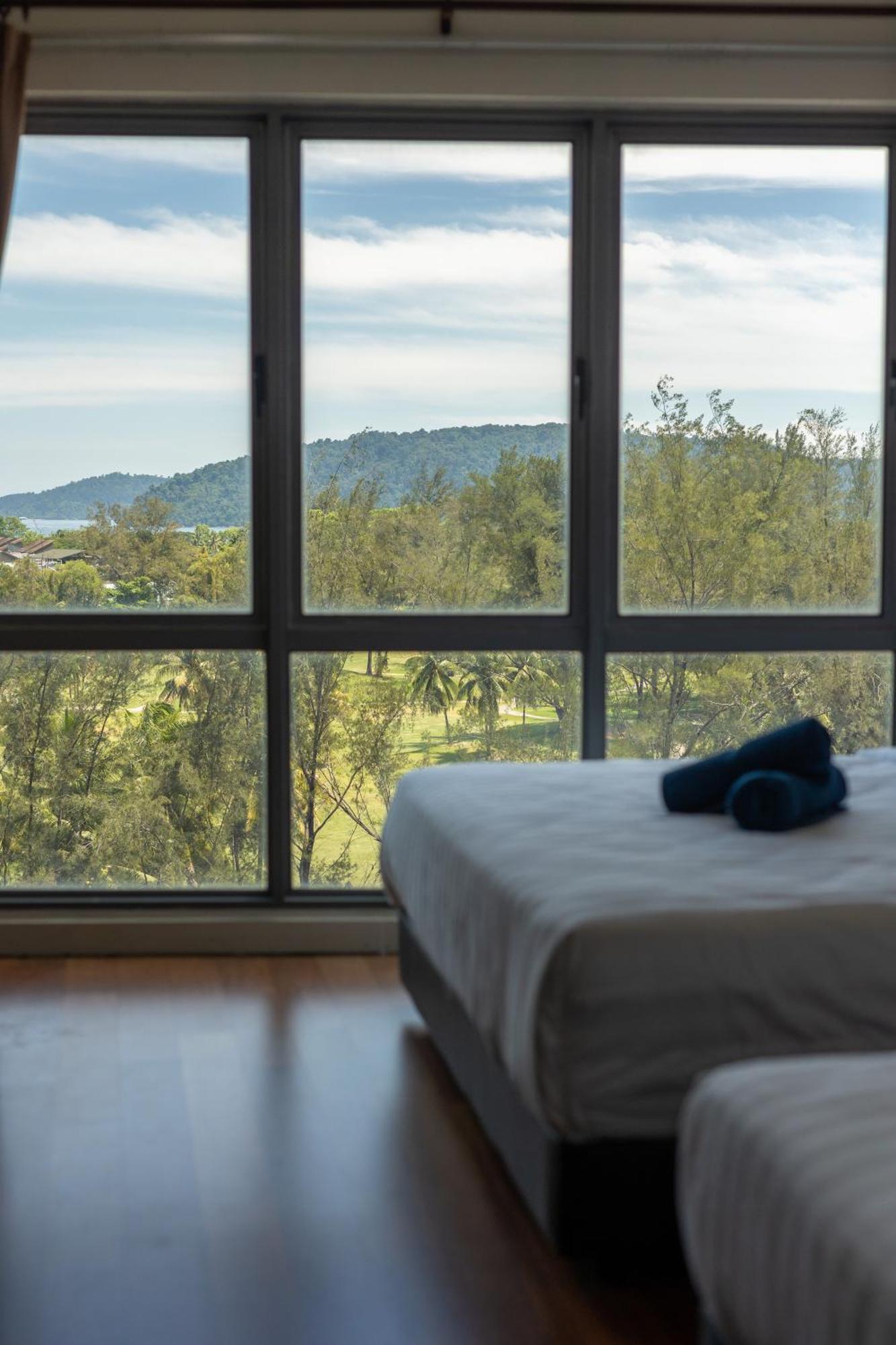 Seaview 3br The Loft Imago By Haybay Apartment